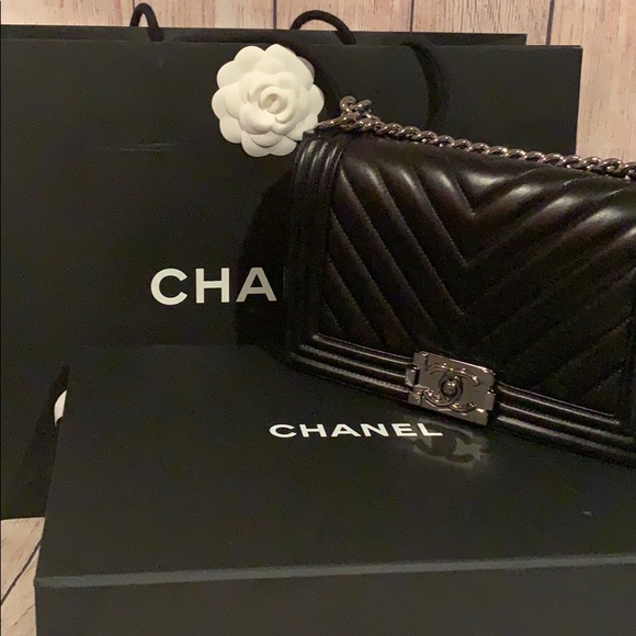 CHANEL Handbags - Chanel flapbag chevron black